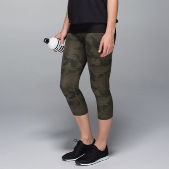 Lululemon Wunder Under Crop Savasana Camo Fatigue Green Size 4 - Picture 3 of 7